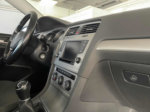 Imagen 15 de 20 de Volkswagen Golf 2016 1.6 Trendline