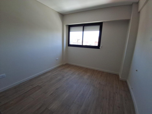 Venta De Departamento 3 Dormitorios Patio, Balcón Y Cochera