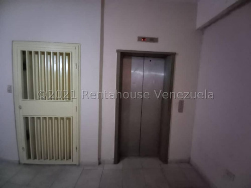 Edificio En Venta / Municipio Guaicaipuro Los Teques Yo 25-15970