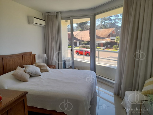 Imagen 17 de 23 de Punta Del Este , Mansa, Apartamento Con Servicios Y Bajos Costos Comunes-- Ref: 54644