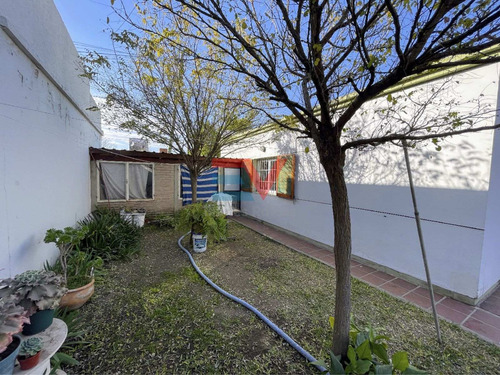 Imagen 20 de 21 de Venta. Arguello. Propiedad 200 Mts Cub 400 Mts Terreno A 2 Cuadras De Recta Martinolli