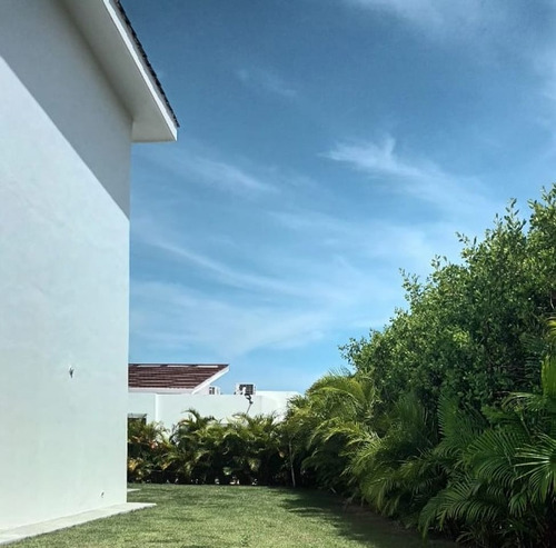 Villa En Oasis Del Lago, Vista Cana, Punta Cana, Listo Para Estrenar, Residencial Con Casa Club, Piscina Y Playa