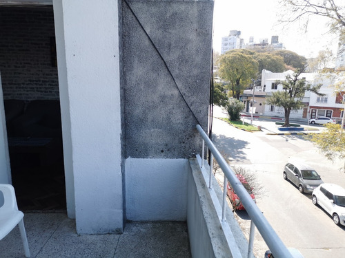Imagen 4 de 11 de Kv Amplio Apto Pocitos , Alquilado, 2 Dormitorios, Baño, Gran Terraza, Lavadero