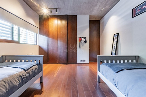 Casa En Venta De 6 Dorm. En Lo Barnechea