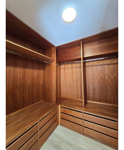 Apartamento En Alquiler 300 M2- Urb. La Castellana