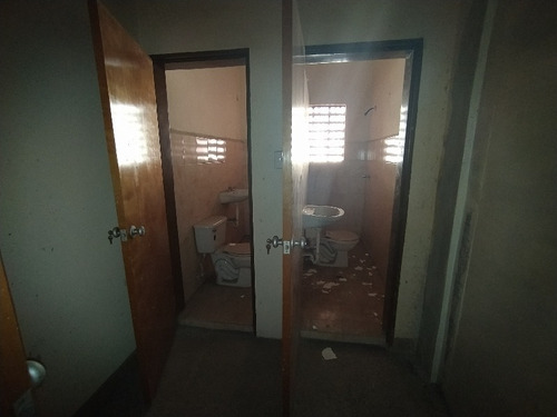 Imagen 14 de 20 de Marisol Castro Vende Galpón Con Once (11) Locales En Av. Fernando Figueredo | Valencia | A Pocos Metros Del Centro De Valencia | Fog-149 Marisol 04244923040