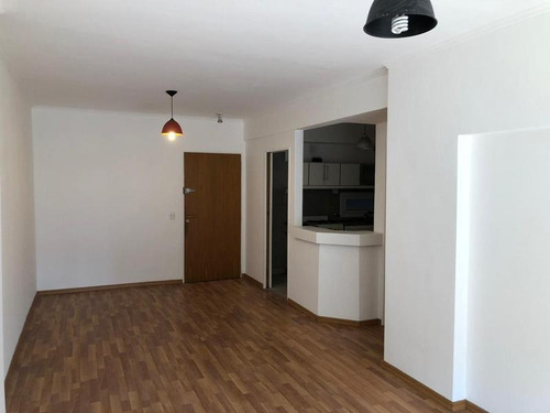 Imagen 3 de 14 de 3 Ambientes En Venta - Vista Al Frente - Muy Luminoso - Balcon Aterrazado - Sarmiento 4000