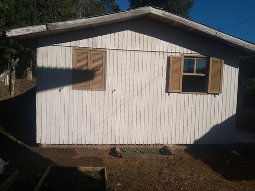 Imagem 1 de 6 de Casa Com Dois Quartos E Um Banheiro