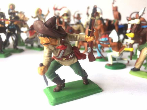 Indios Y Vaqueros A Caballo Soldaditos De Plástico