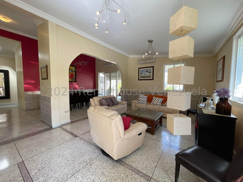 Hermosa Casa Quinta En Venta En El Piñal El Limon Conjunto Cerrado Con Piscina Area Parrilla Clima De Montaña Amplios Espacios Dos Cocinas Modernas Estef 24-14961