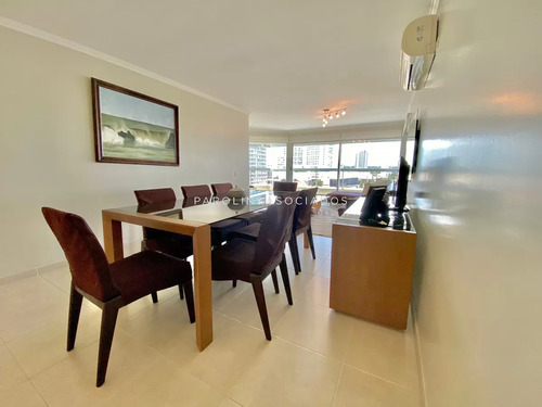 Apartamento En Alquiler De Tres Dormitorios, Punta Del Este