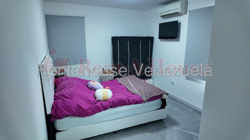Tm. #25-13675. Casa Totalmente Remodelada En Venta, En El Cafetal