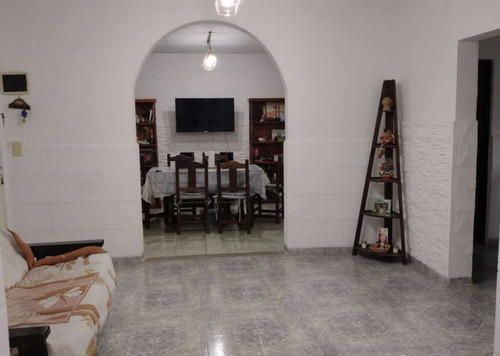Tres Casas, Con Entrada Independientes.
