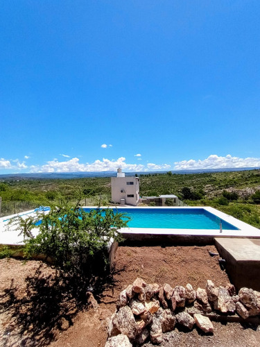 Alquiler Temporario En Estancia Vieja: Casa De Campo Con Vistas Panorámicas. Completa Y Cómoda. Cerca De Vcp