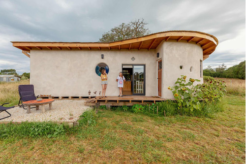 Pachamalal. Casa De Tierra Cerca De Luna Roja Y Estafeta.