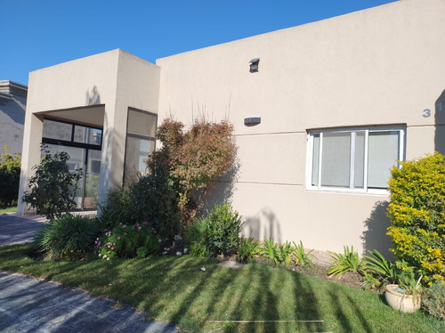 Casa En Venta En Canning Barrio La Alameda 4 Amb Interno