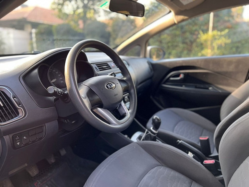 Imagen 11 de 15 de Kia Rio 5 Ex 1.4
