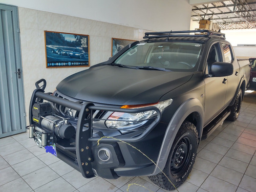 Imagem 4 de 15 de Mitsubishi L200 2.4 Triton Savana Cab. Dupla 4x4 4p