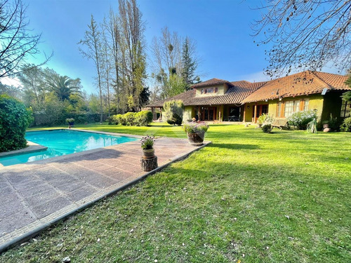 Casa En Venta De 5 Dorm. En Calera De Tango 5042 Mt2 Terreno