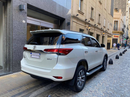 Imagen 4 de 25 de Toyota Sw4 2018 2.8 Srx 177cv 4x4 7as At Automatica Lucsc