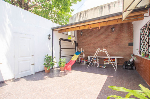 Imagen 3 de 30 de Venta Casa Lote Propio 7 Ambientes En Pompeya