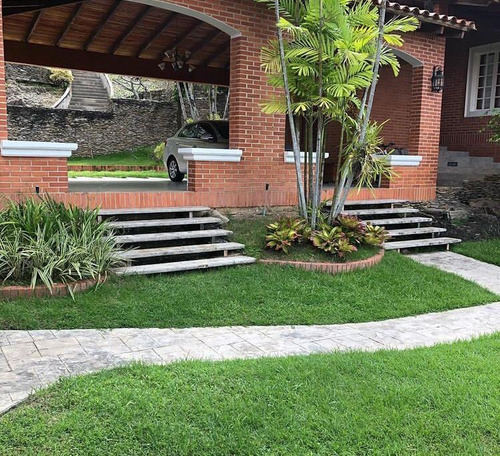 Imagen 10 de 12 de Bella Y Amplia Casa En La Urb El Parral