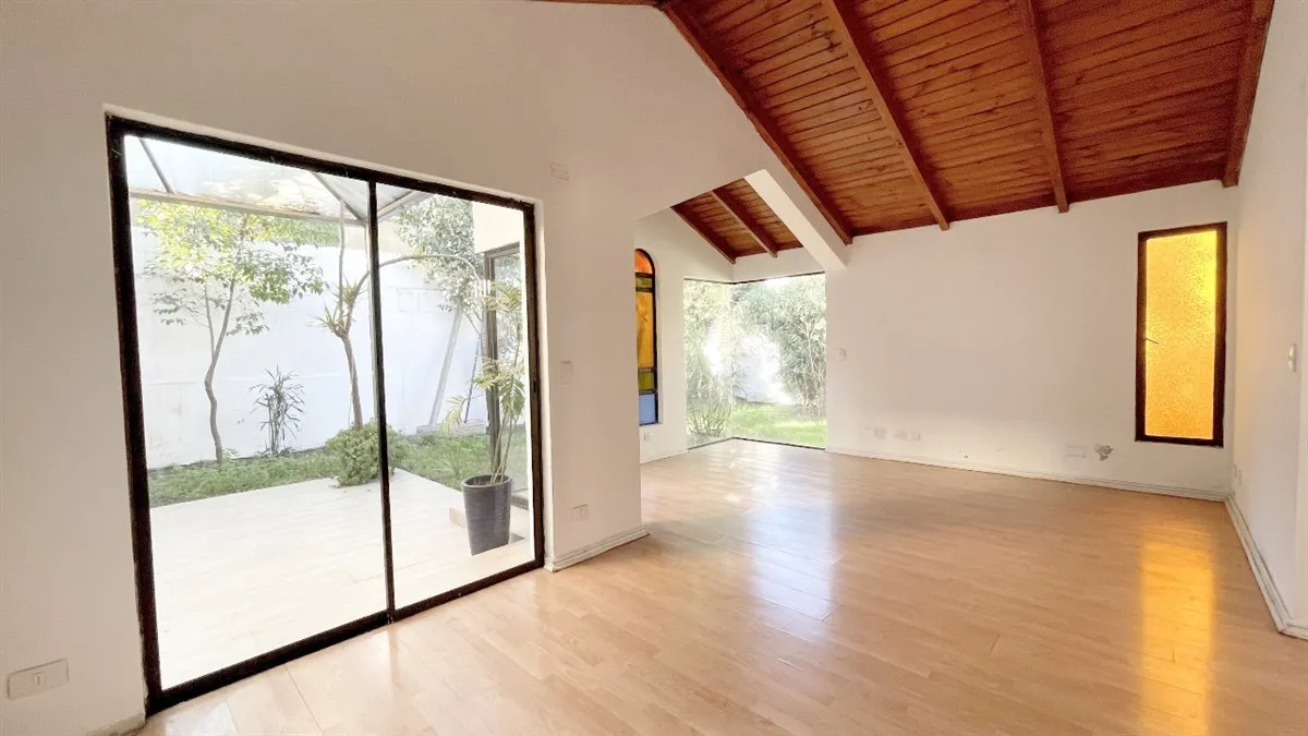 Imagen 3 de 23 de En Venta Hermosa Casa Amplia Y Luminosa, Calle Tranquila