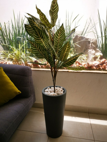 Set Planta Artificial Con Maceta Minimalista De Plástico