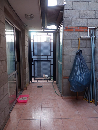 Casa Interna Con Dos Dormitorios A 6 Cuadras De La Estacion!!!