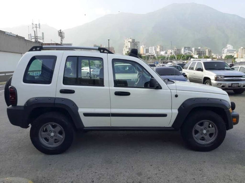 Imagen 4 de 14 de Jeep Cherokee Renegade 2006 4x4 Sincrónico