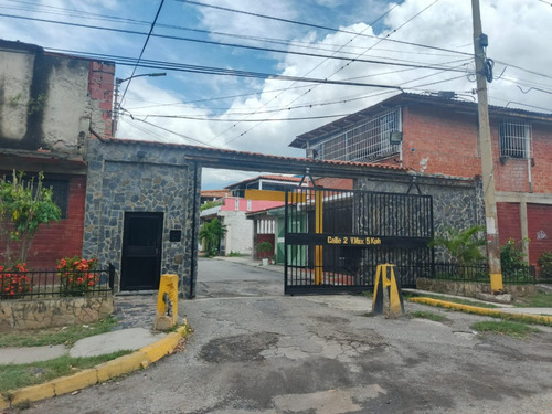 Casa En Venta En Guatire Castillejo De Un Nivel Economica Acogedora En Calle Cerrada Cerca Del Hospital Conjunto Residencial Mucuchies Con Terraza Patio Techado