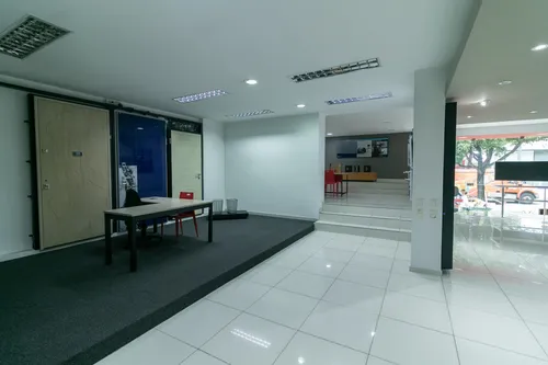 Local En Arriendo/venta En Chico Norte Ii. Cod V1103006