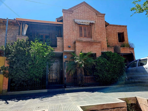 Amplia Casa En Villa Nueva Guaymallén