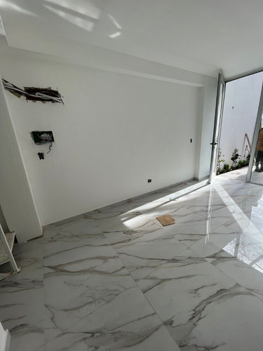En Venta Unico Local De 3x6 En Edif. Ubicado En Centro Comercial Lanus .o. (229)