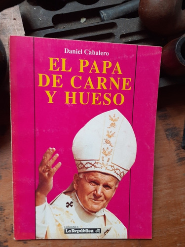 El Papa De Carne Y Hueso / Daniel Cabalero