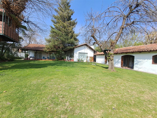 Casa En Venta, 4 Dormitorios 4 Baños, Sala De Estar La Reina