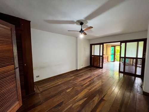 Casa Dois Andares 140 M/q Dentro De Clube Em Meio A Floresta