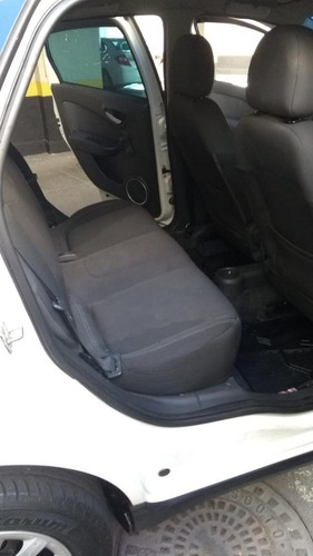 Imagem 5 de 6 de Fiat Grand Siena 2014 1.4 Attractive Flex 4p