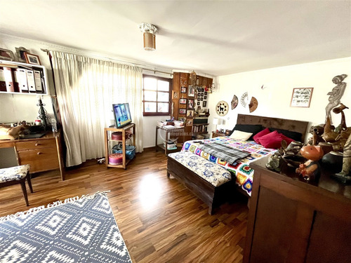 Casa En Venta De 5 Dorm. En Las Condes