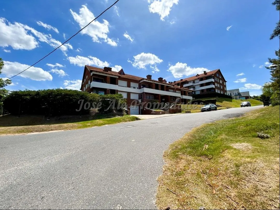 En Alquiler Apartamento De 1 Dormitorio Ubicada En Rambla Costanera De Colonia Del Sacramento · Foto 2