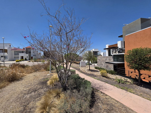 Terreno En Venta En Zibata, Dentro De Exclusiva Privada Yavia