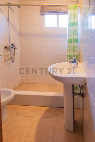 Venta De Casa Con Amarra ´propia Y Salida Al Río En El Barrio Santa María De Tigre, Tigre
