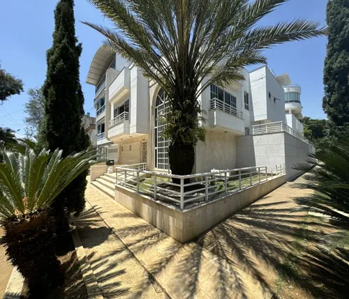 Imponente Casa Revestida En Marmol En El Ingenio