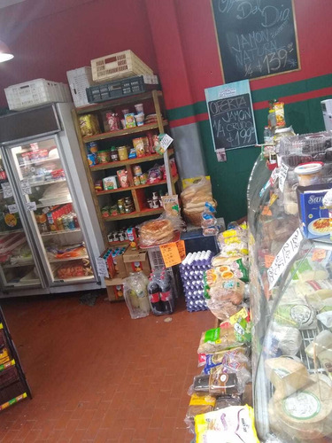 Imagen 2 de 14 de Local Comercial Sobre Av. Segurola