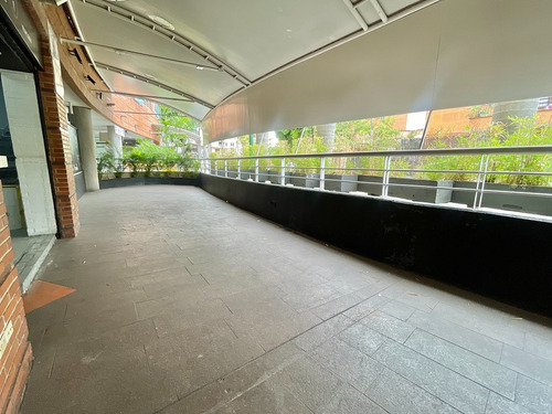 Local En Alquiler 113 M2 Con Terraza Galerías Sebucán