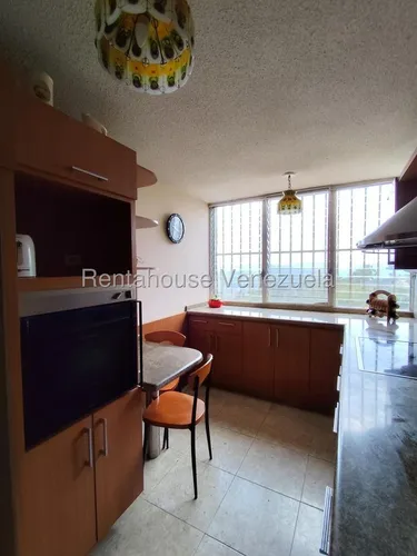 Excelente Townhouse En Venta El Hatillo #25-17948