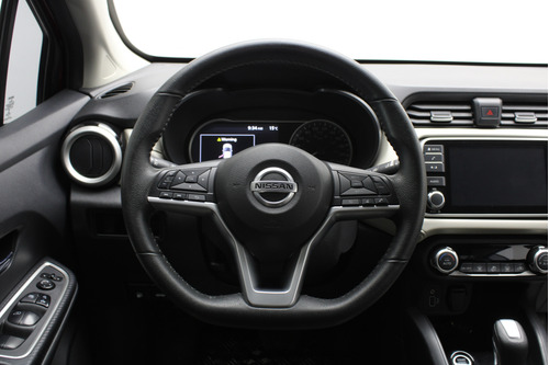 Nissan Versa 1.6 Exclusive Navi At
