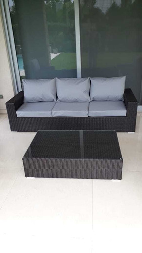Sillon De Rattan Sintético De Tres Cuerpos Y Mesa Ratona .