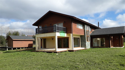 Hermosa Casa De 6 Dorm. En Parcela Para Arriendo En Valdivia