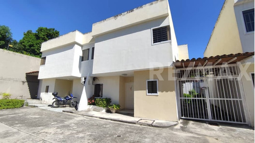 Townhouse En Venta En Camoruco Las Delicias